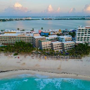 Flamingo Cancun Resort